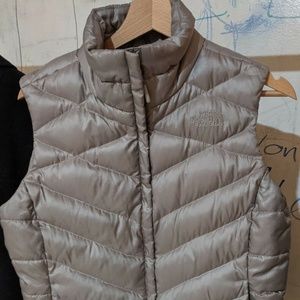 North Face Women 550 Vest